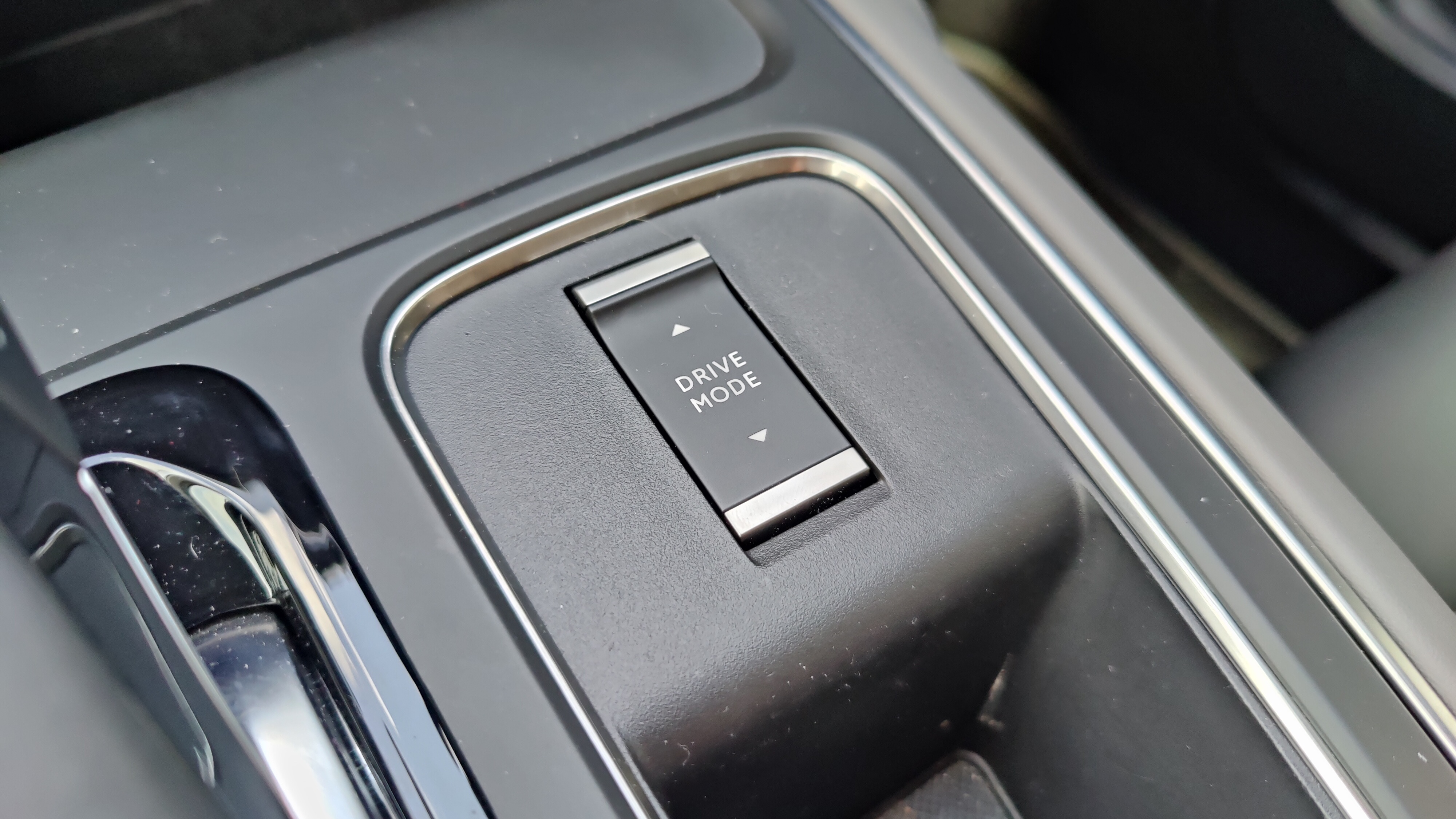 Close up of Drive Mode switch in Citroën C5 AirCross