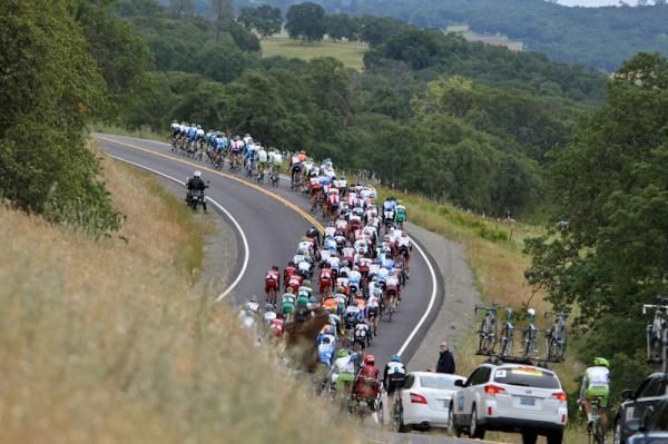 The peloton snakes its way towards Sacramento