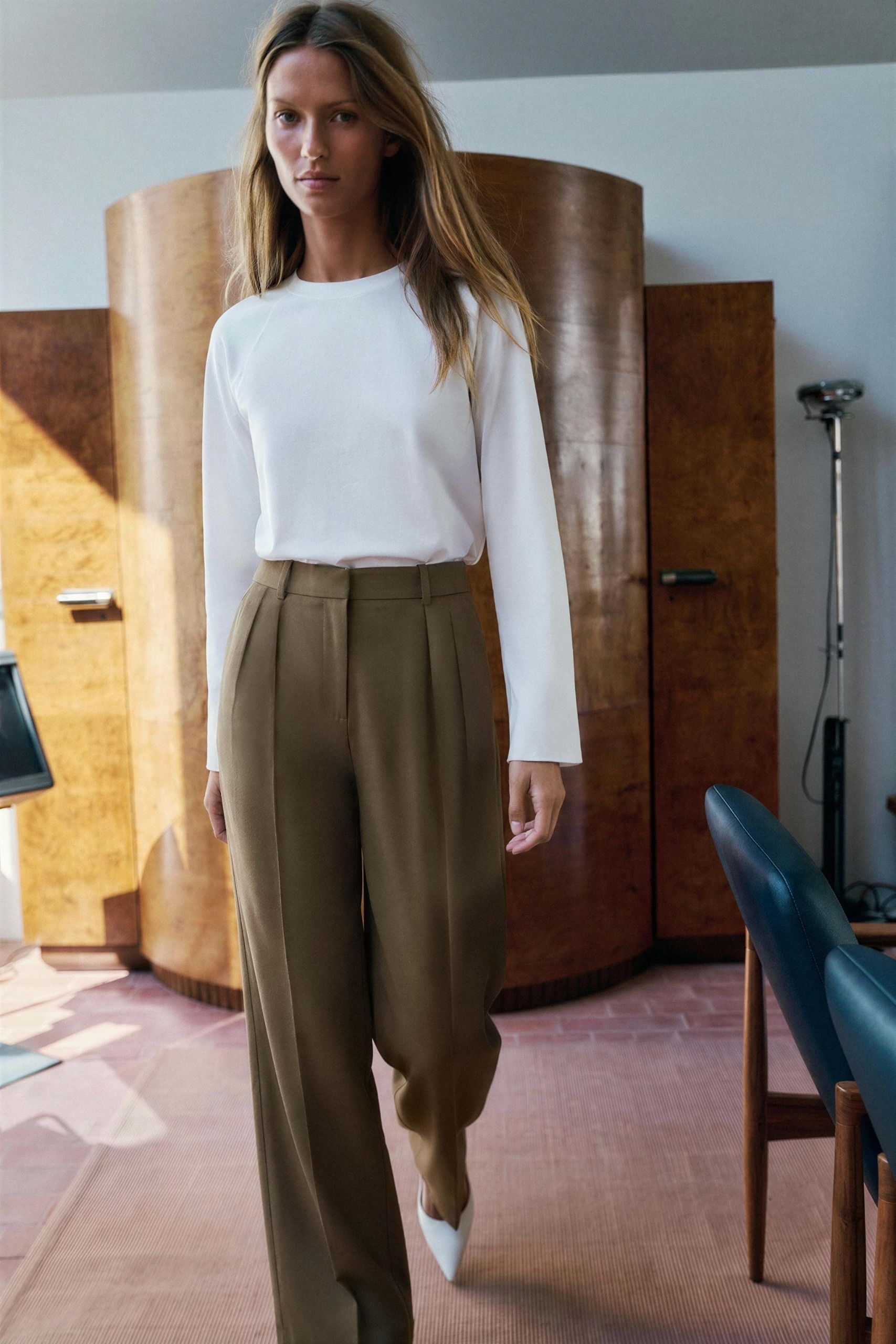 Straight-Leg Trousers With Pleats - Brown / Taupe - Xs
