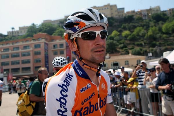 Denis Menchov (Rabobank) prepares to start stage two.