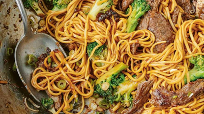 A bowl of beef and broccoli noodles