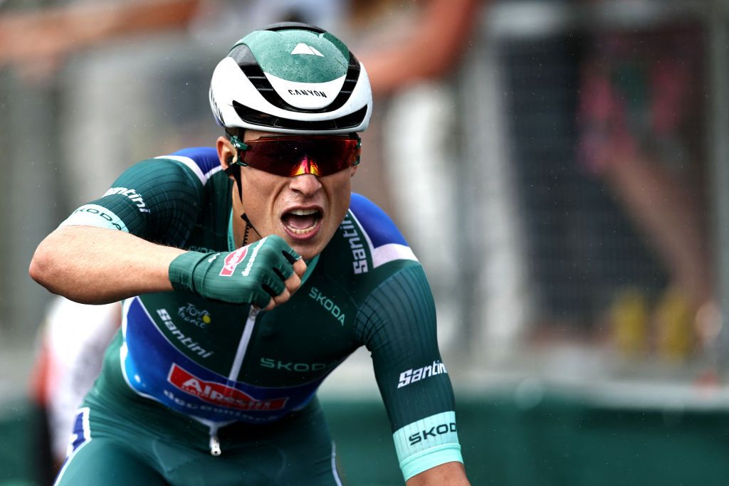 Alpecin-Deceuninck&#039;s Belgian rider Jasper Philipsen cycles to the finish line to win the 11th stage of the 110th edition of the Tour de France cycling race, 180 km between Clermont-Ferrand and Moulins, in central France, on July 12, 2023. (Photo by Anne-Christine POUJOULAT / AFP)