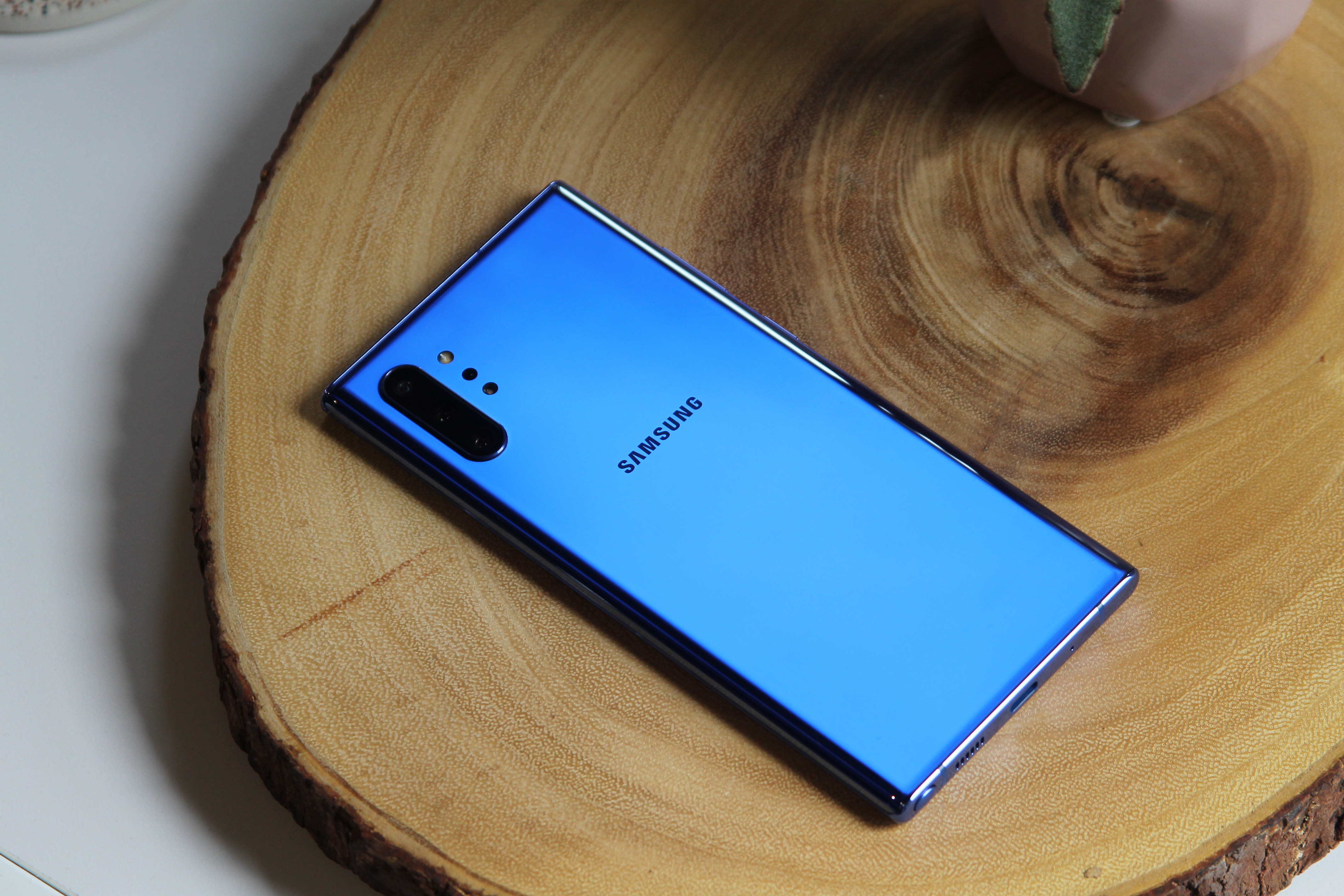 Смартфон note 10 pro. Samsung Galaxy Note 10 Plus. Samsung Galaxy Galaxy Note 10 Plus. Samsung Galaxy Note 10+ Aura Blue. Samsung Galaxy Note 10 синий.