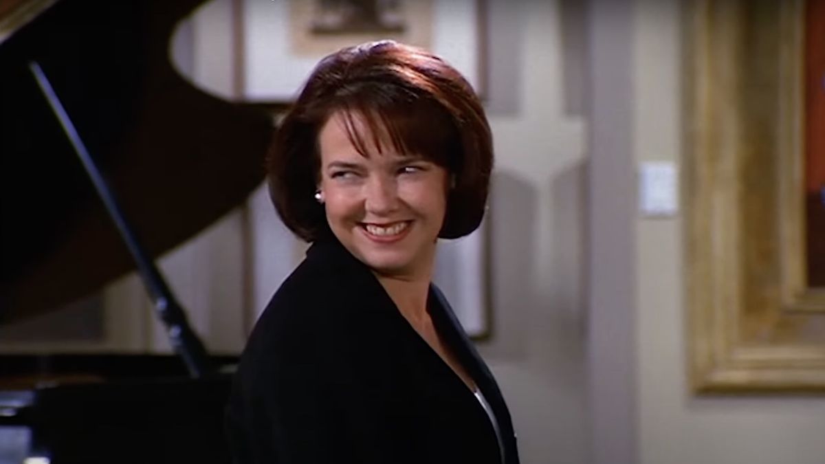 Harriet Sansom Harris&#039; Bebe smiling in Frasier&#039;s apartment