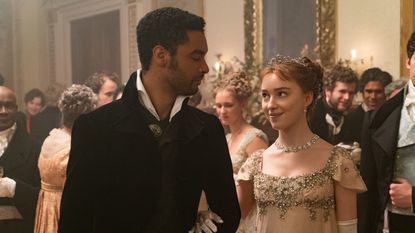 REGÉ-JEAN PAGE as SIMON BASSET and PHOEBE DYNEVOR as DAPHNE BRIDGERTON in episode 102 of BRIDGERTON