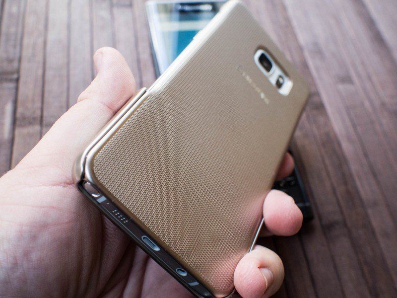 BlackBerry Priv vs Samsung Keyboard Case