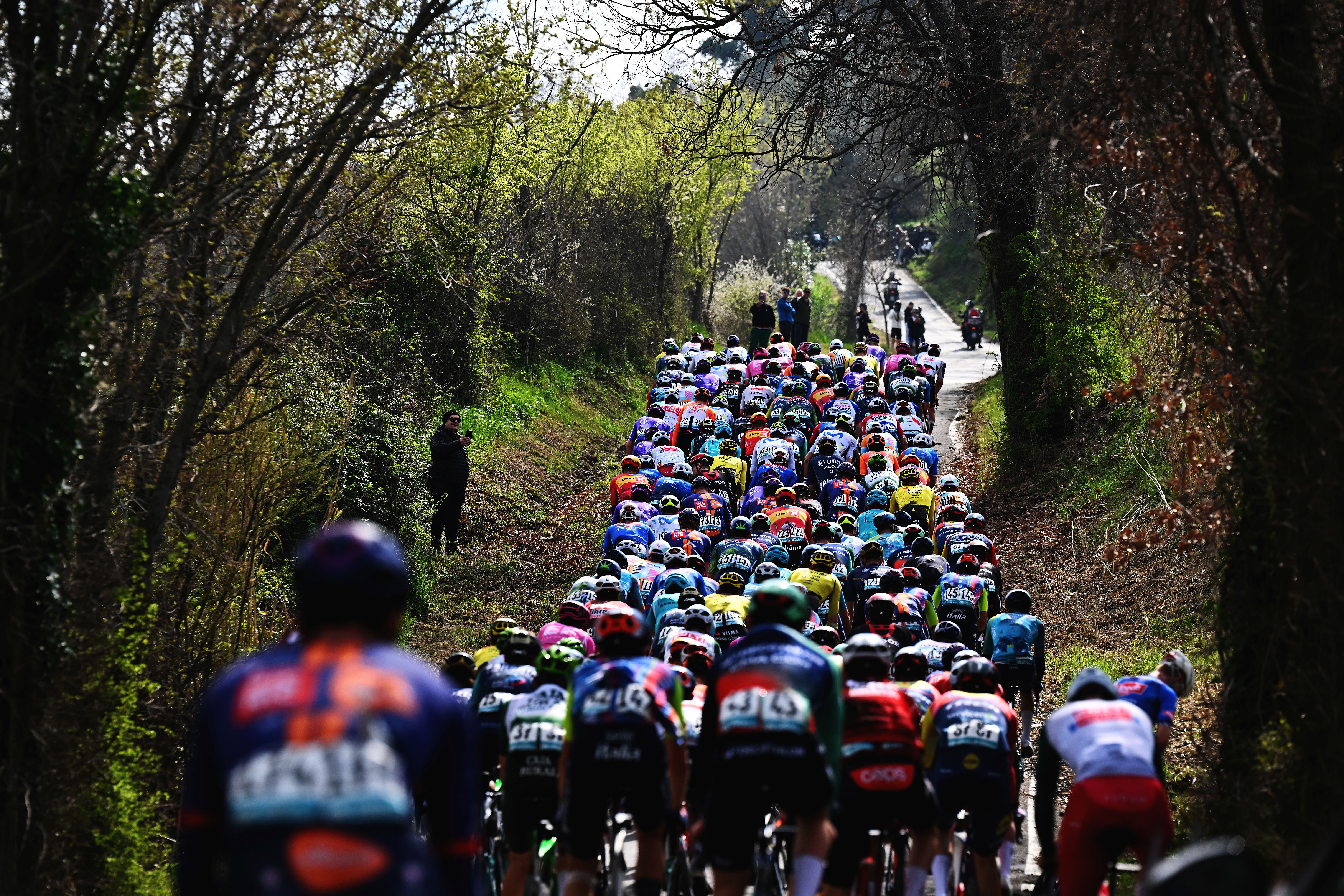 Tirreno-Adriatico stage 5 LIVE - Break of eight clear on 'Muri' stage in the Marche region