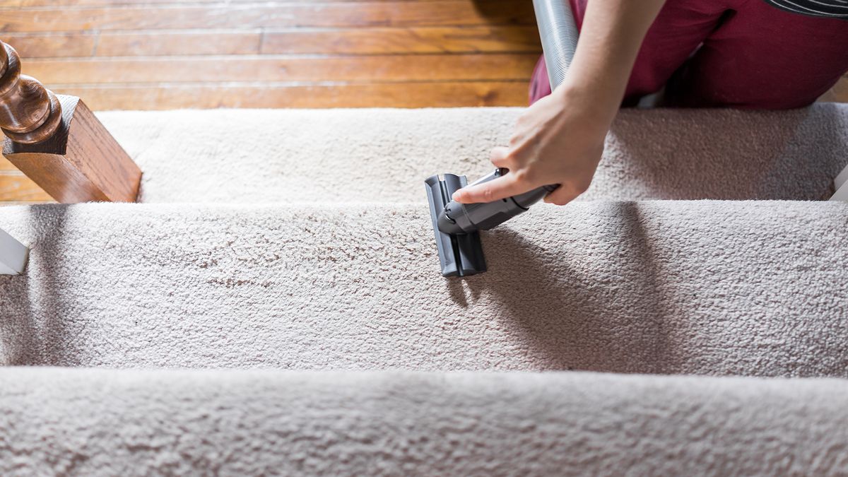 How to vacuum stairs