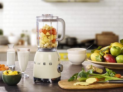 Smeg Retro Blender - White