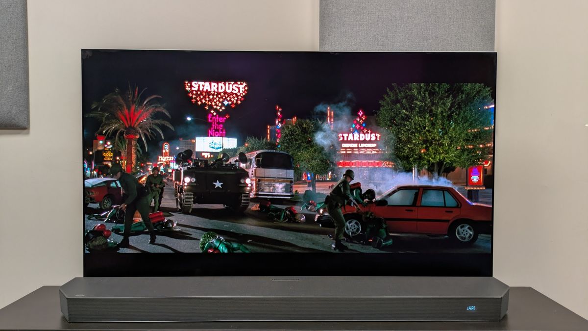 Mars Attacks! 4K Blu-ray on LG G6 showing Las Vegas at night with soldiers