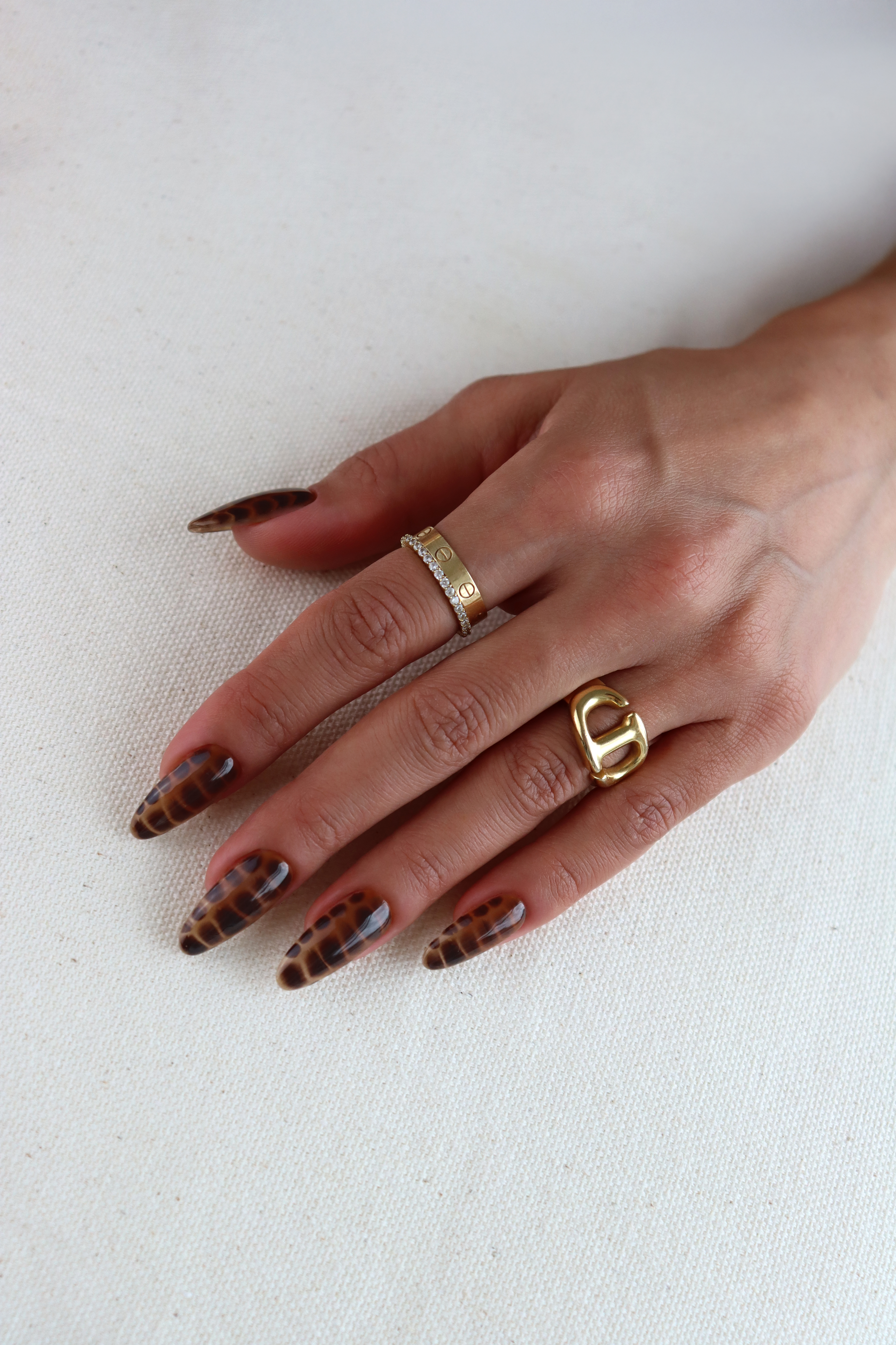 Oval-shaped manicure
