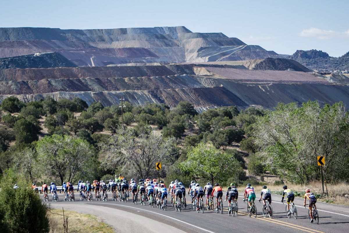 The men's field heads toward the Santa Rita mine