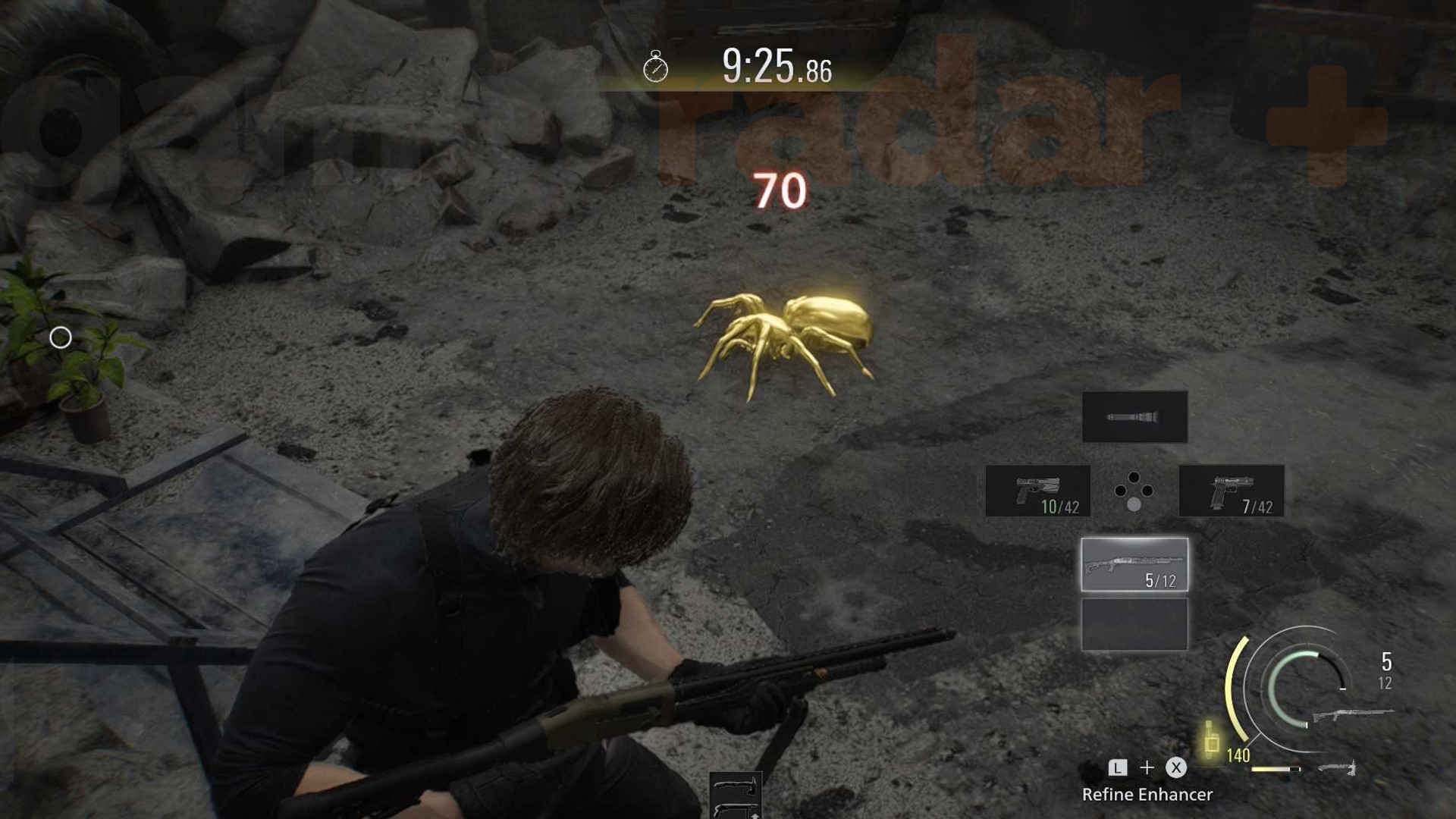 Leon looks at a Golden Spider in the Leon Must Die Forever minigame