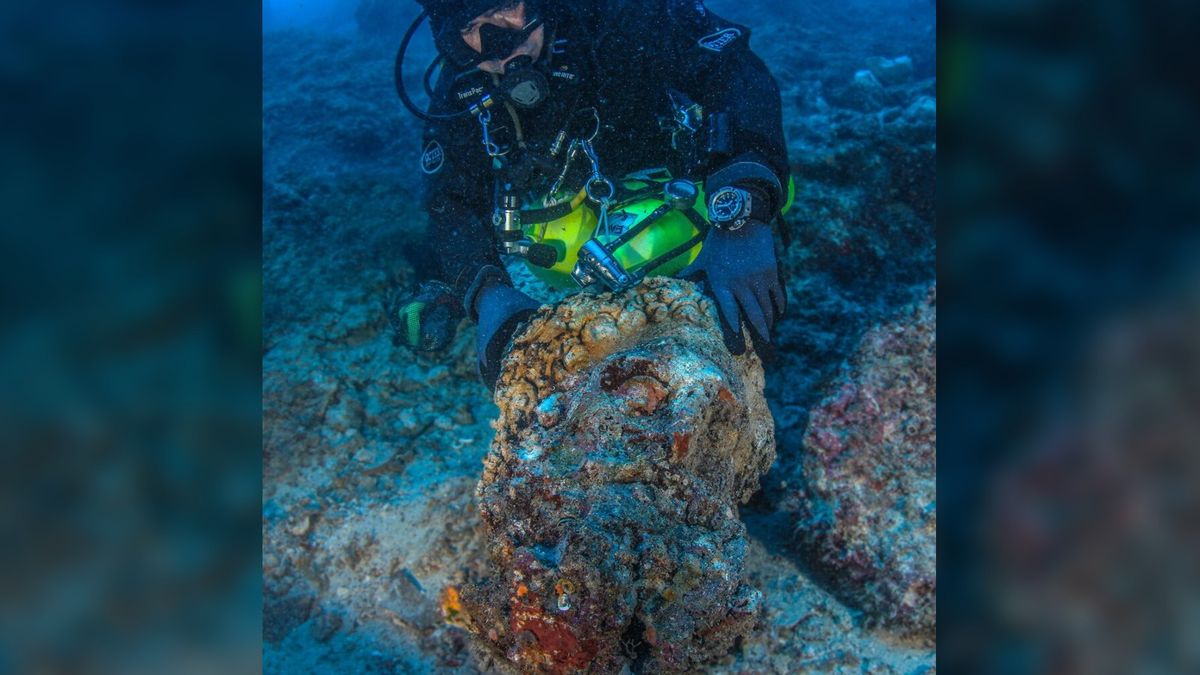 Head of Hercules and other treasures identified on Roman &#039Antikythera Mechanism&#039 shipwreck