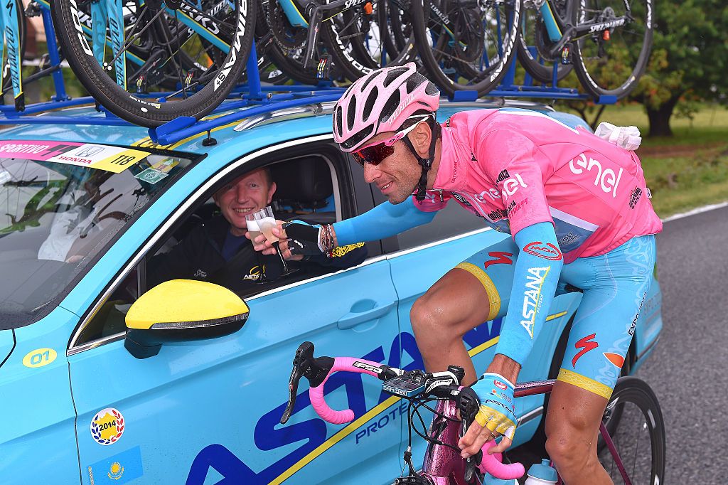 Alexandr Shefer with Vincenzo Nibali on the final stage of the 2016 Giro d&#039;Italia.