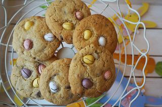 easter biscuits: chunky mini egg cookies
