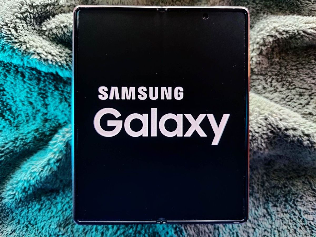 Samsung Galaxy Z Fold 2 Lifestyle