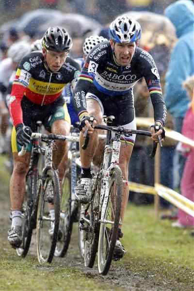 Erwin Vervecken (Revor) leads Belgian national champion Sven Nys (Landbouwkrediet-Colnago).