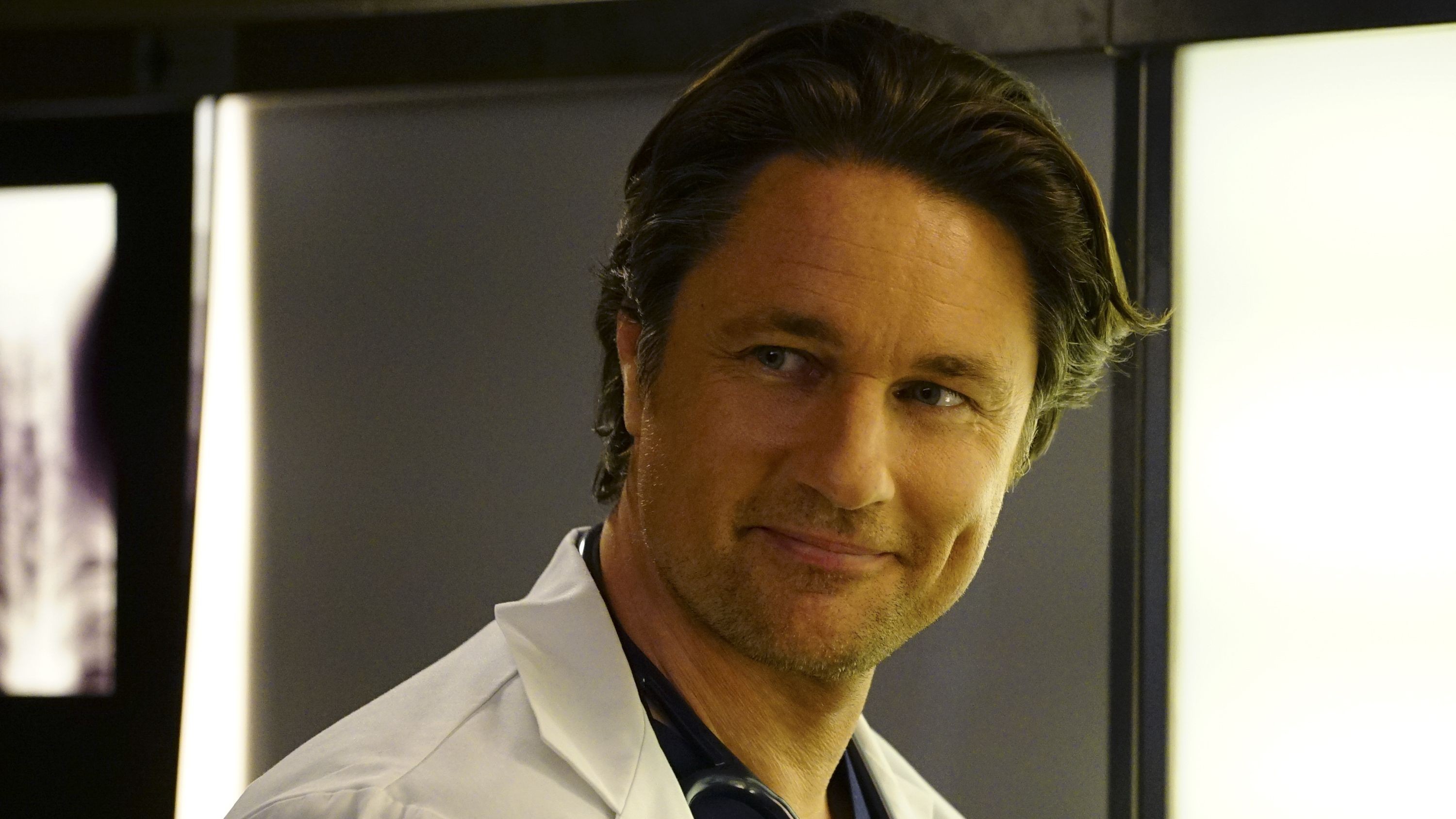 Who Is Martin Henderson, aka Jack on 'Virgin River'? | Marie Claire