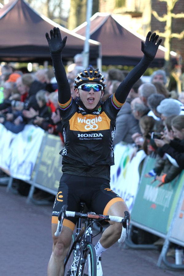 Giorgia Bronzini wins Drentse 8