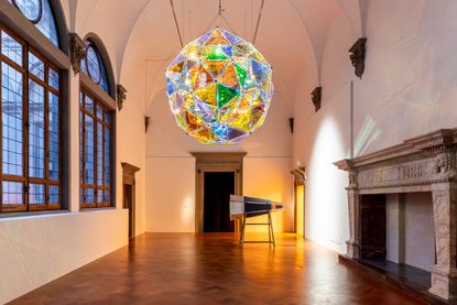 奥拉维尔·埃利亚松(Olafur Eliasson)在斯特罗齐宫(Palazzo Strozzi)的“Nel Tuo Tempo”装置视图。