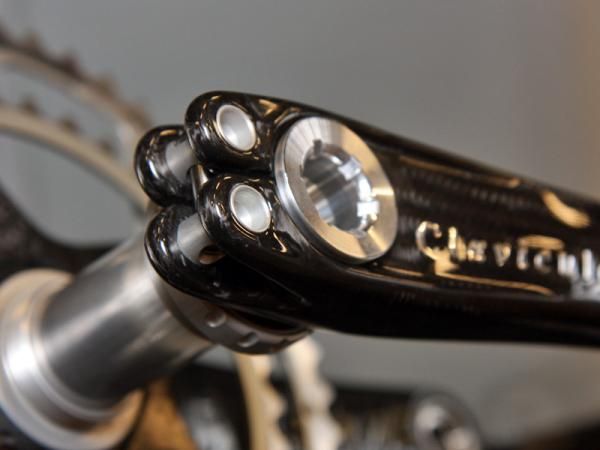 Short aluminum barrels are used to pull the ends together on the THM-Carbones crankarm clamp.