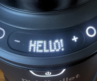 Nutribullet SmartSense Combo illuminated welcome panel greeting you 'hello!"