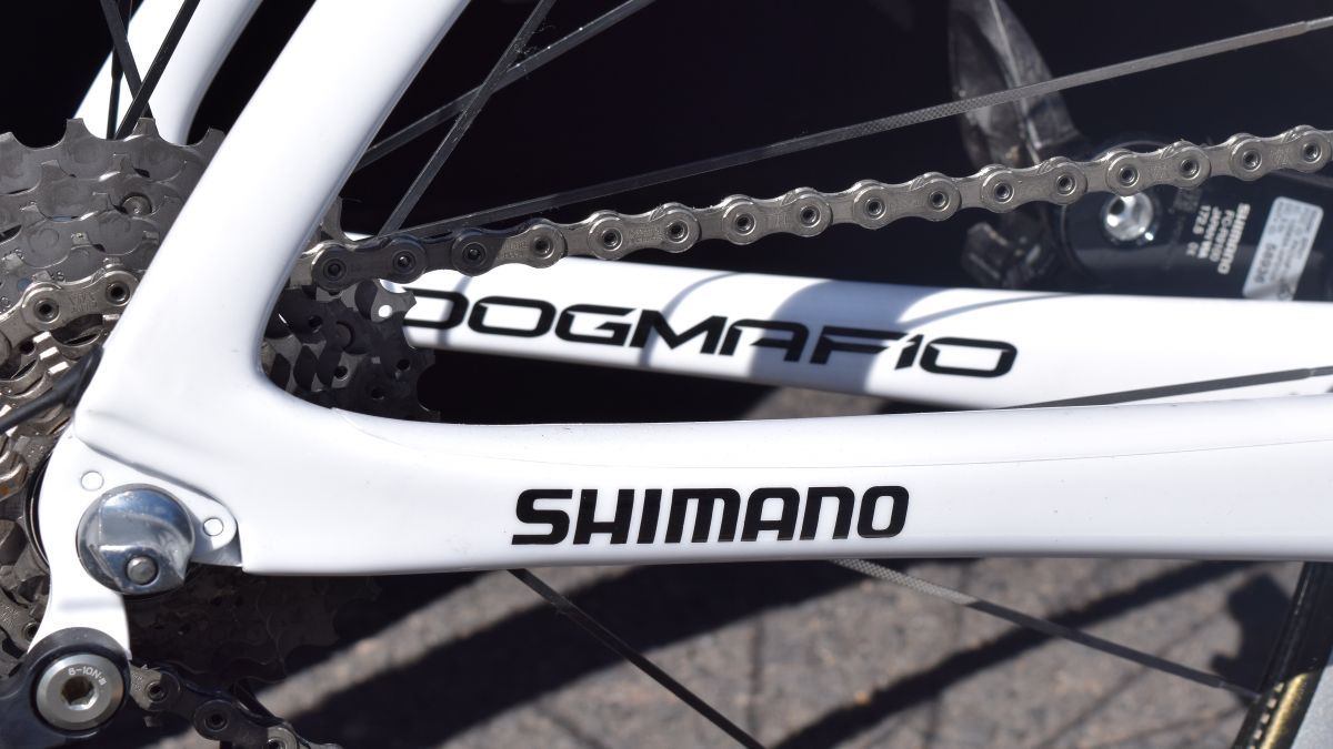 The bike is equipped with a full Shimano Dura-Ace 9150 groupset