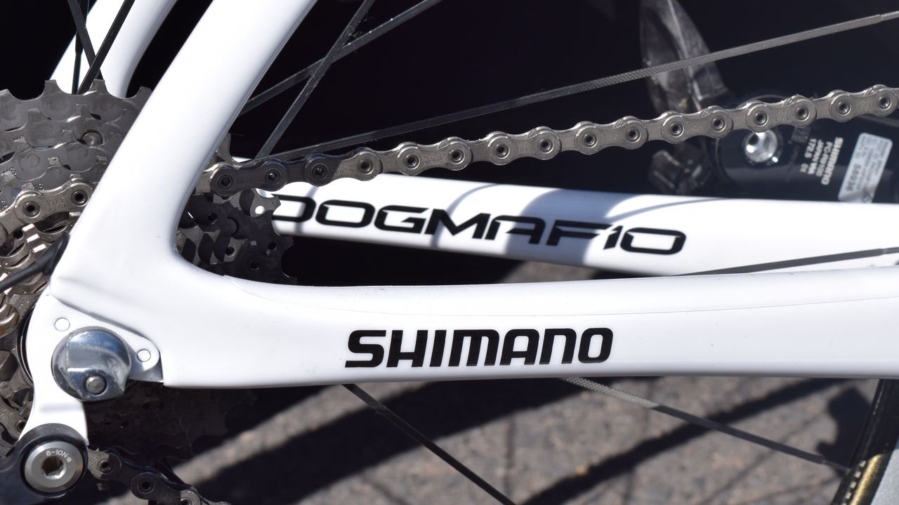 The bike is equipped with a full Shimano Dura-Ace 9150 groupset