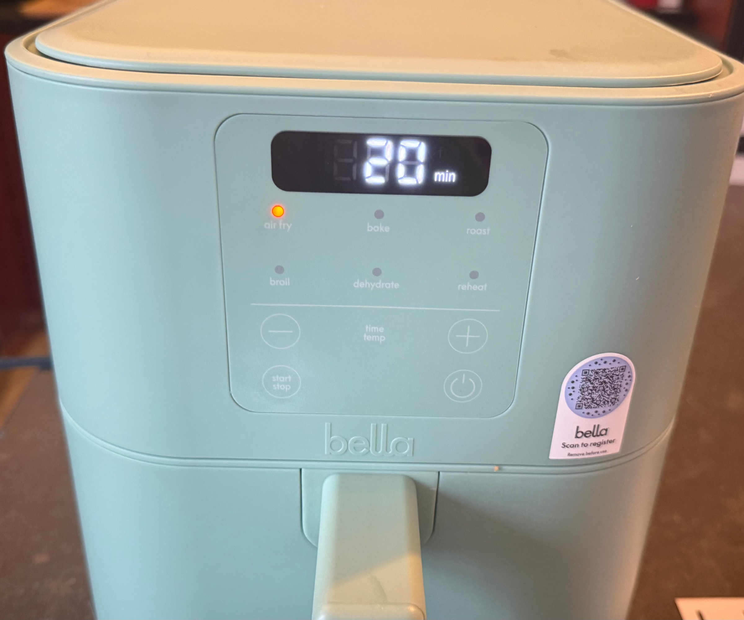 The control panel of the Bella FitsAnywhere 4QT Air Fryer