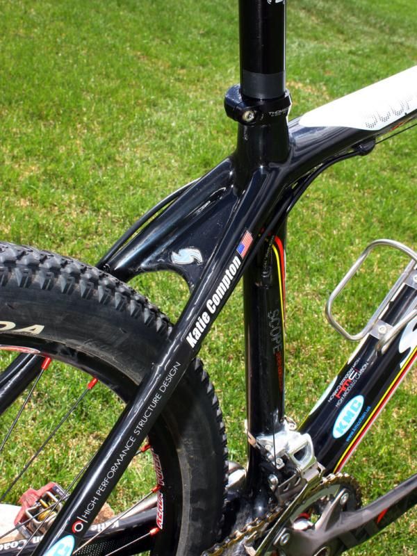 A lengthy truss lends more stiffness to the seat stays.