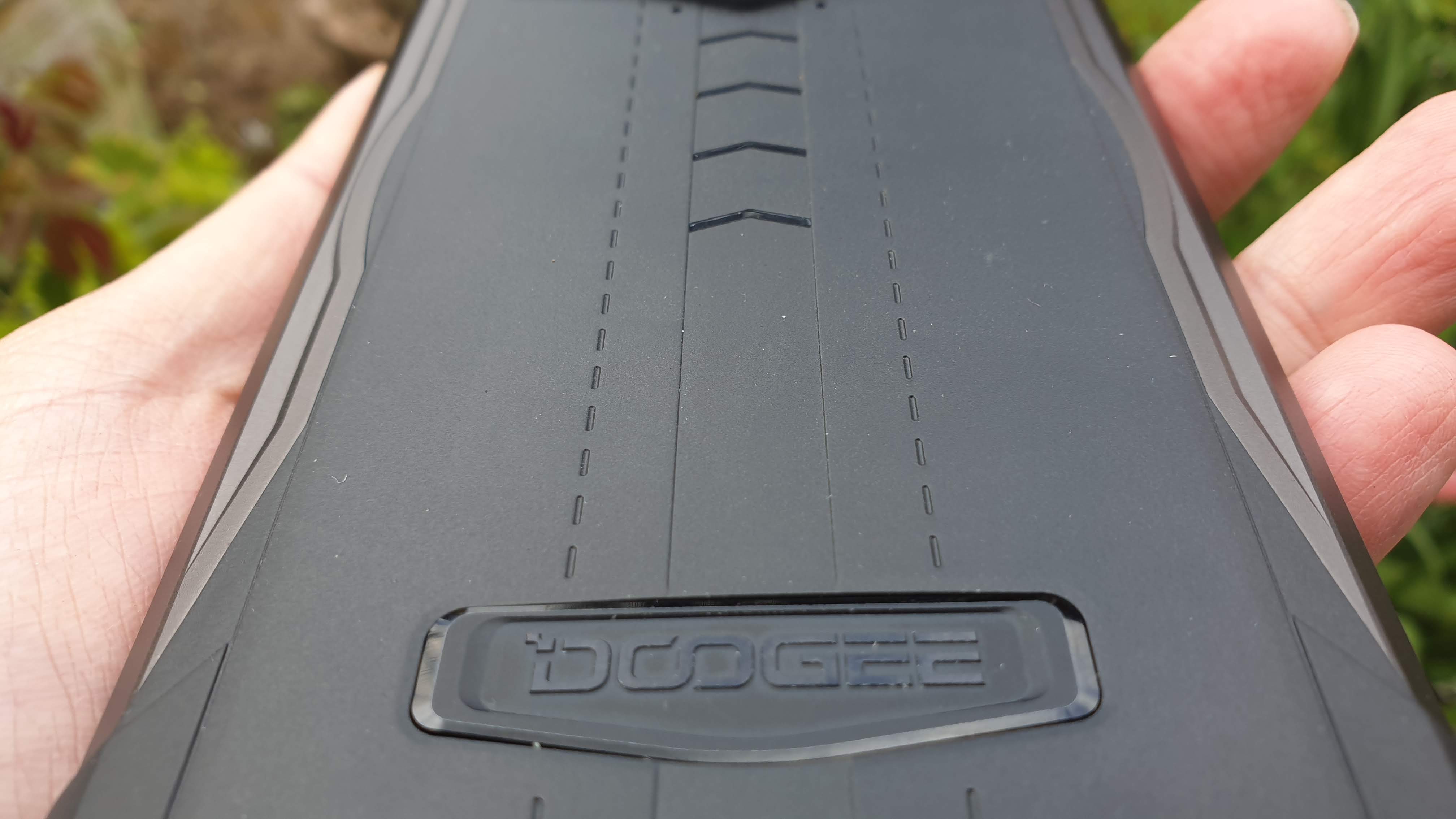 Doogee logo on the back