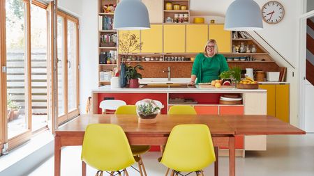 Hilary Satchwell and Richard Robinson used an awkward side return to create a bright, multifunctional kitchen-diner in their 1960s end of terrace in Forest Hill, London 