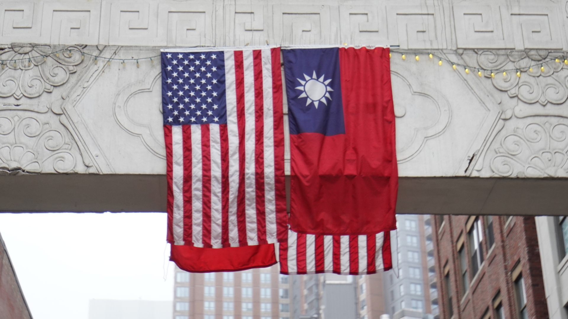 US and Taiwan flags side by side