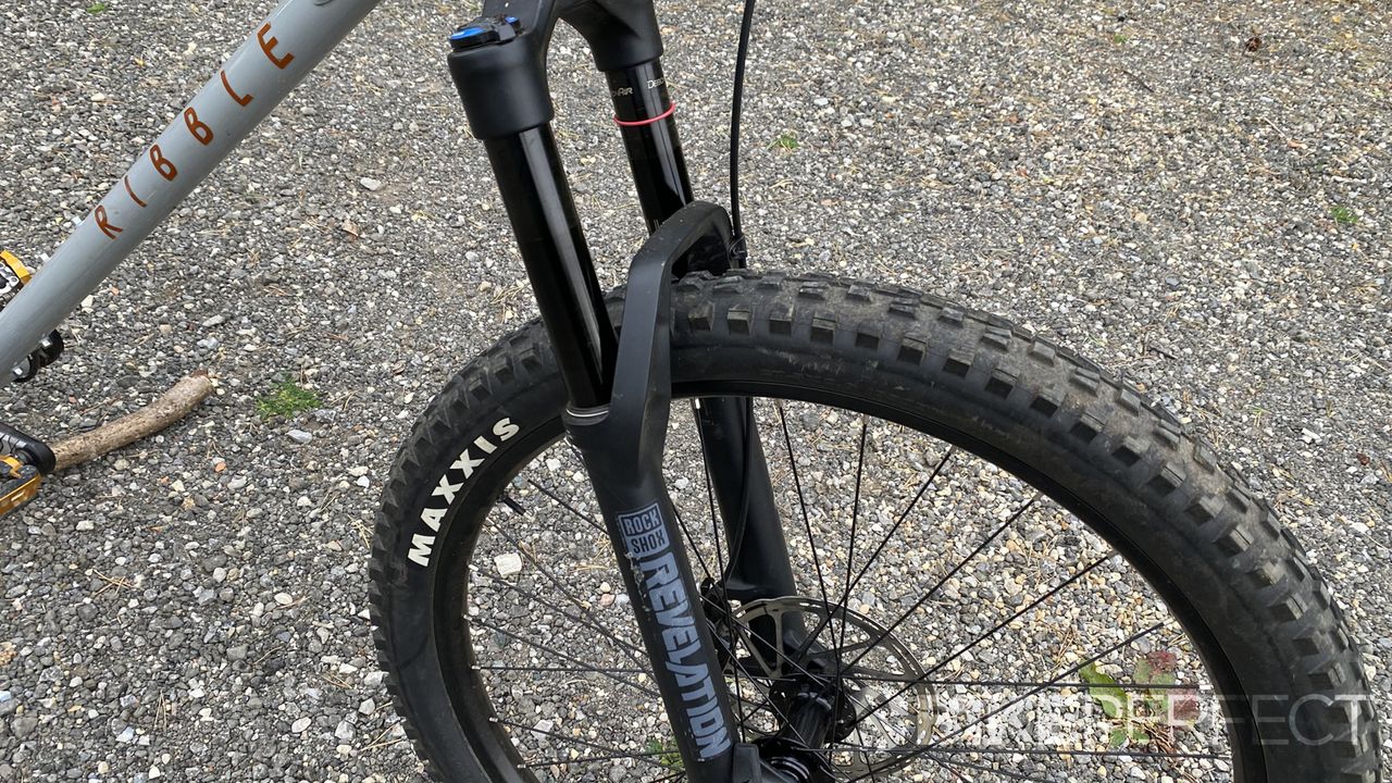 RockShox Revelation suspension fork fitted to the Ribble HT 725 Pro