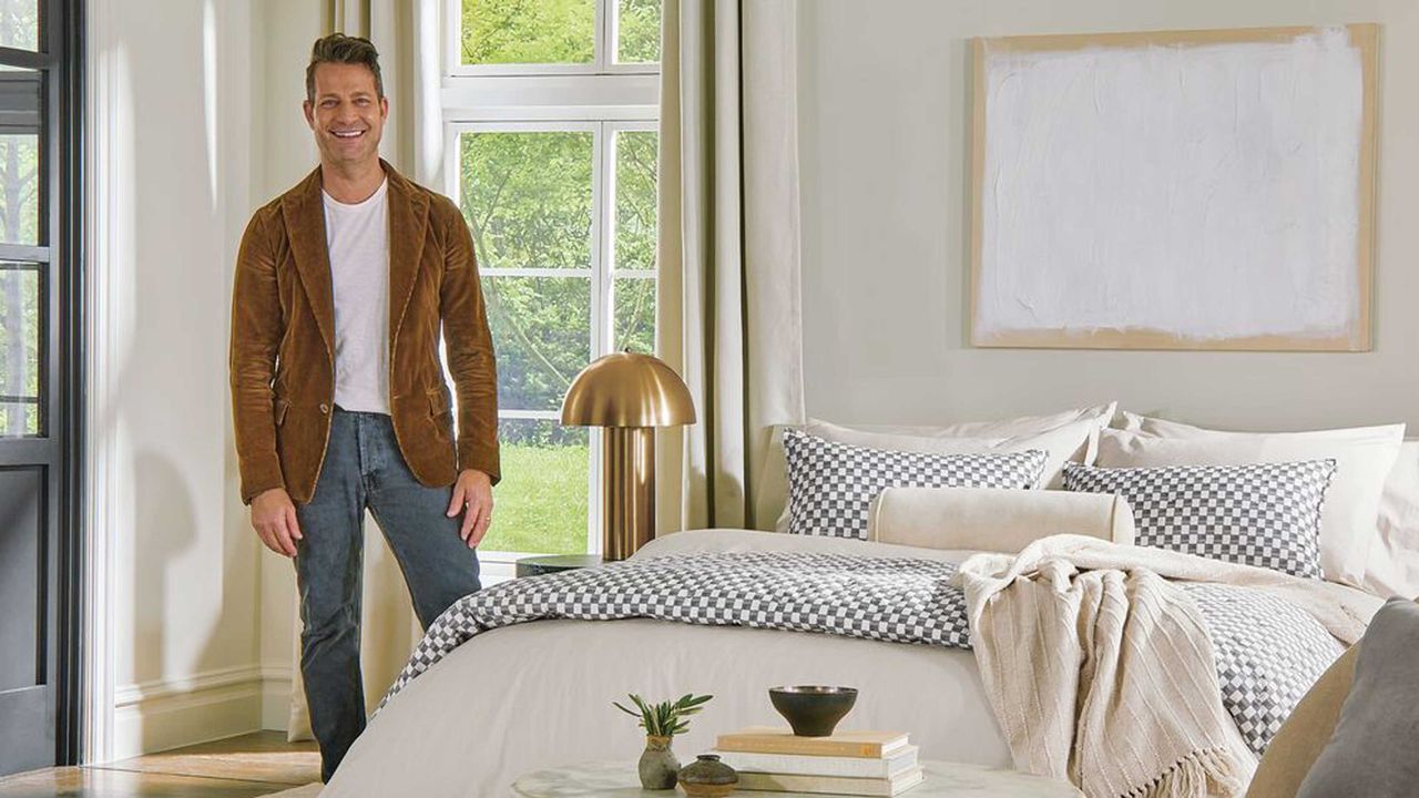 nate berkus in a bedroom