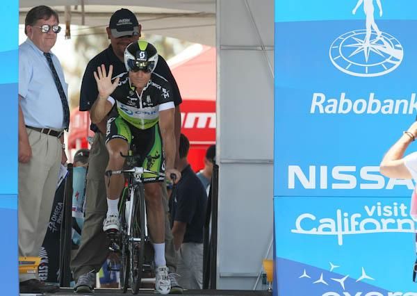 Robbie McEwen (Orica-GreenEdge) waves to his fans at the start of the last time trial in his professional career.