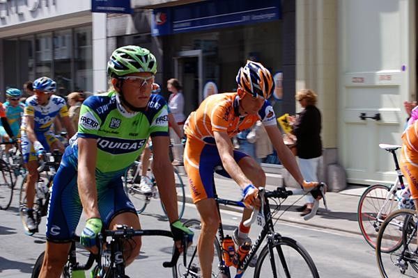 Kjell Carlstr&ouml;m (Liquigas) leaves Waregem together with his fellow riders.