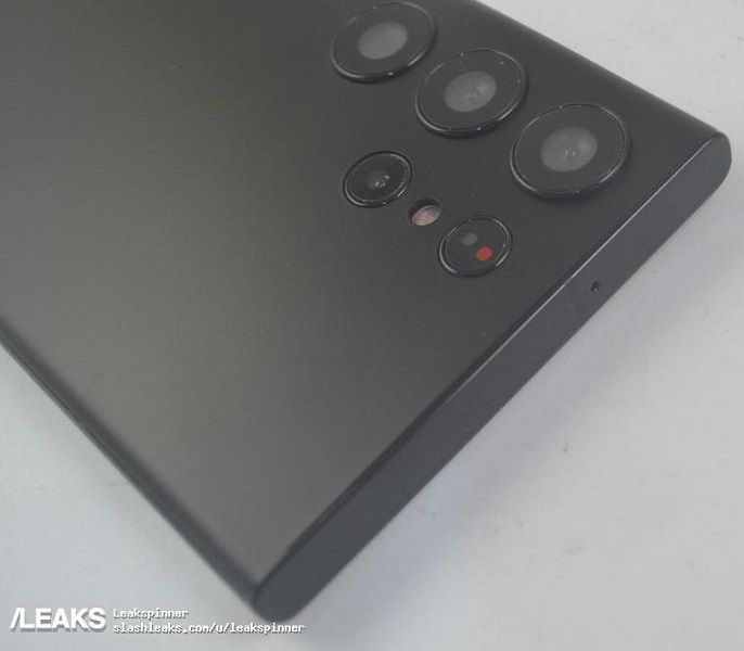 The back of the leaked Galaxy S23 Ultra dummy unit.