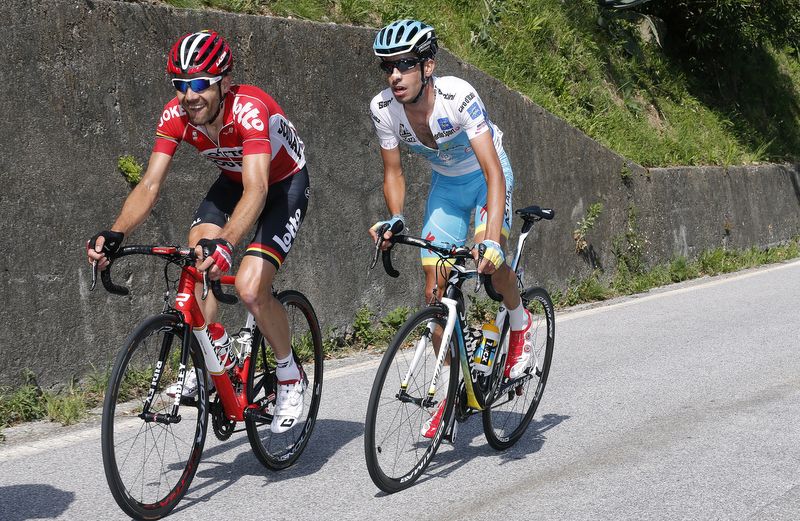 Maxime Monfort and Fabio Aru climbing together