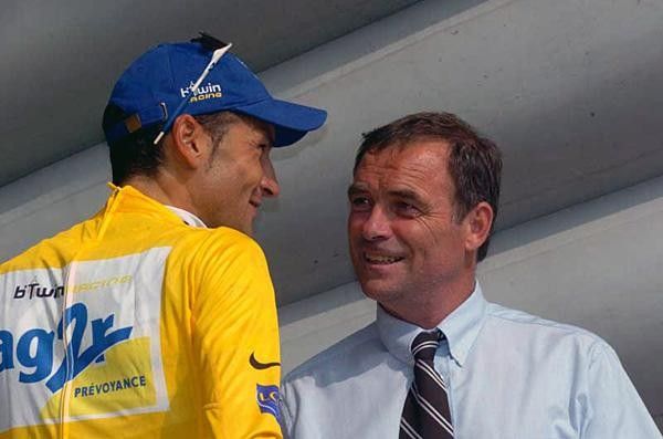 Cyril Dessel (AG2R) is congratulated by Hinault