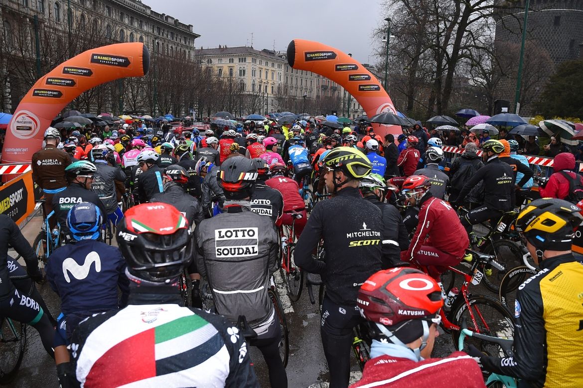 2018 Milan-San Remo started in a rain storm