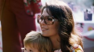 natalie wood and her daughter, courtney wagner, at natasha's 5th birthday party in 1975