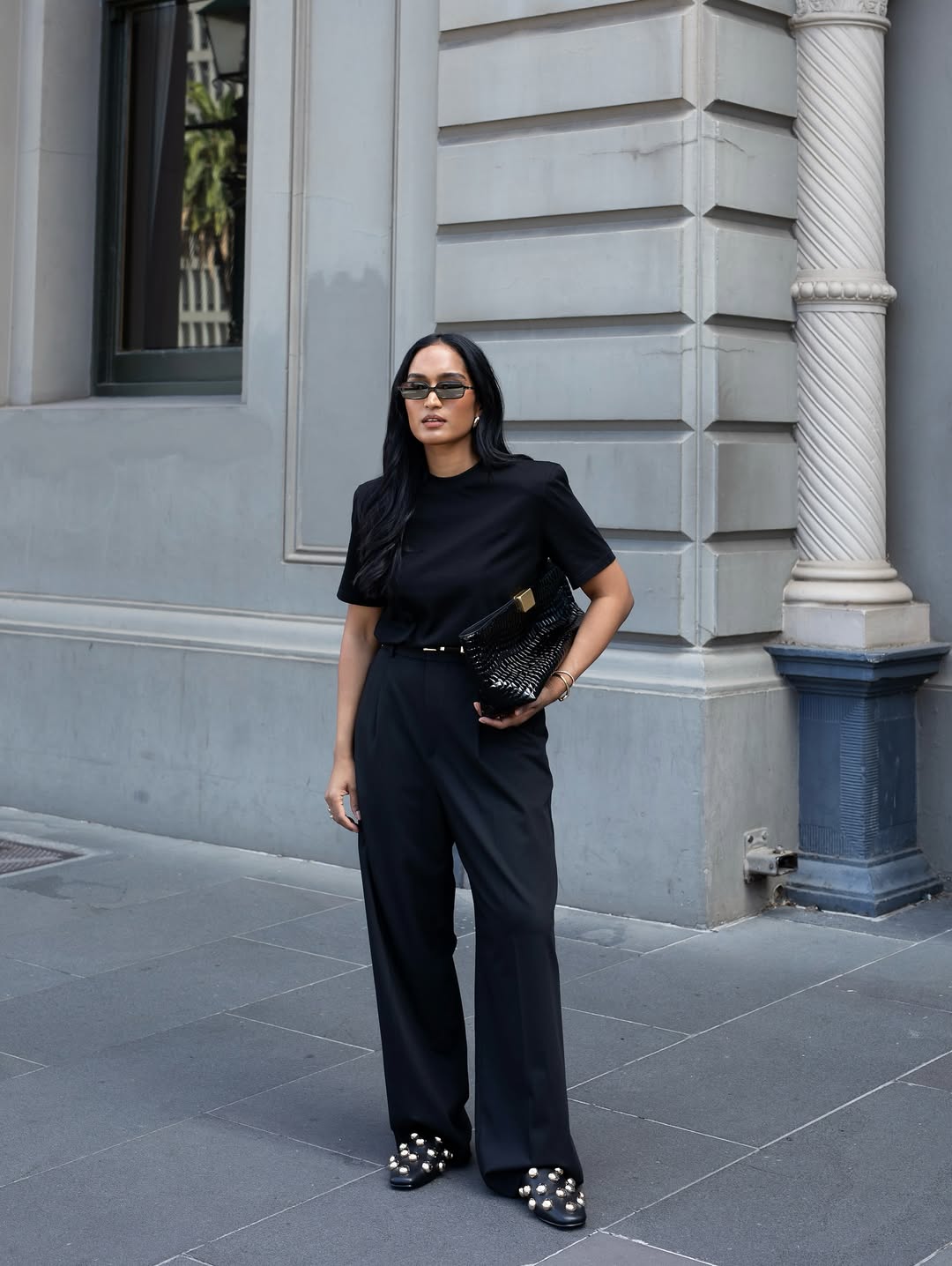Div in an all-black T-shirt and trouser outfit