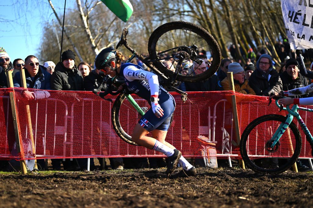 LIEVIN FRANCE FEBRUARY 01 Helene Clauzel of France competes during the 76th UCI CycloCross World Championships 2025 Womens Elite on February 01 2025 in Lievin France Photo by Luc ClaessenGetty Images