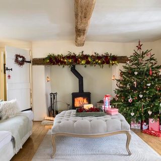 house tours charming christmassy cottage in hampshire living room