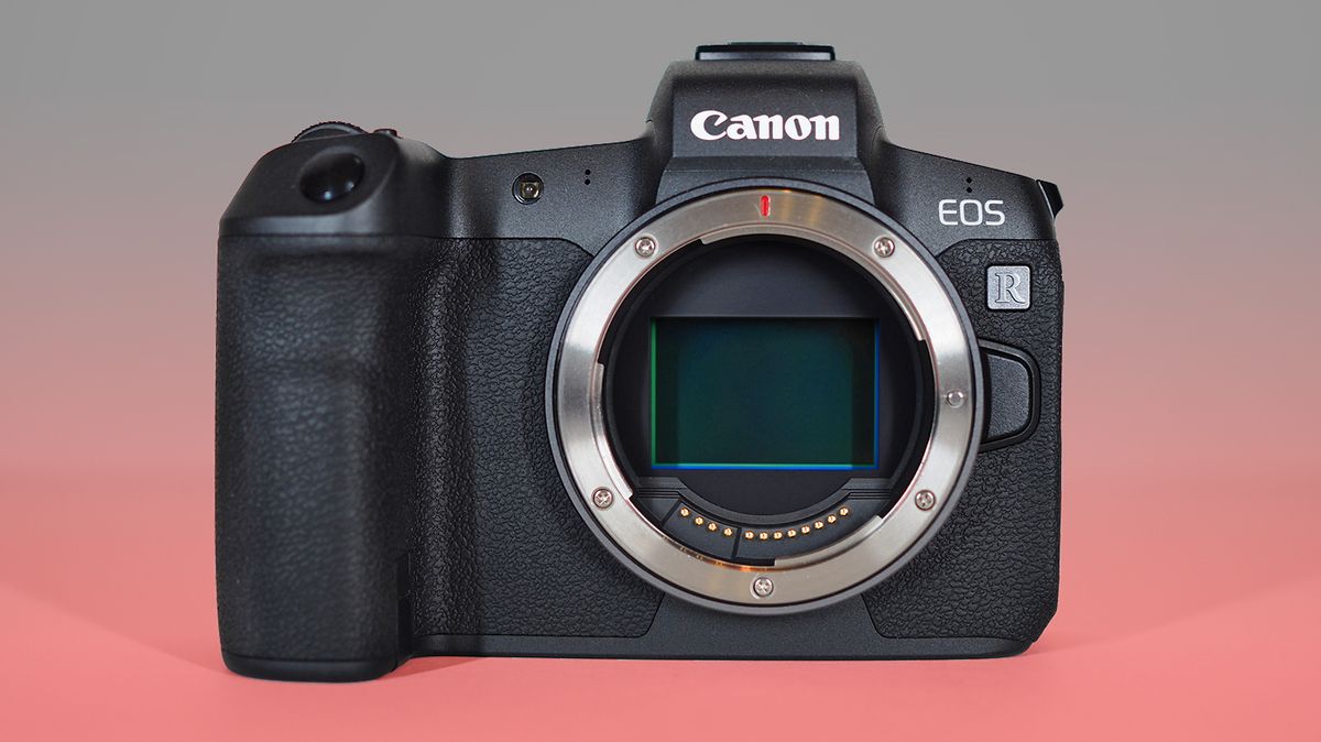 New Canon EOS R has resolution &quot;way beyond&quot; the Sony A7R IV