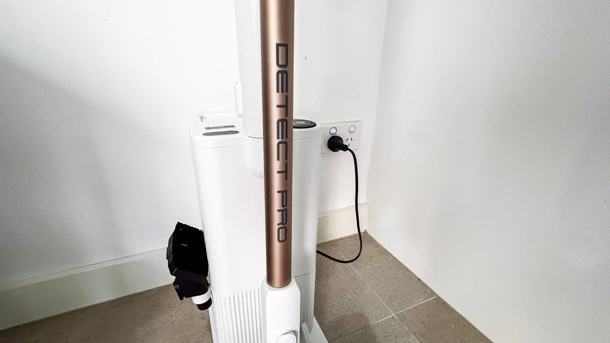 The brass tube with branding on the Shark Cordless Detect Pro