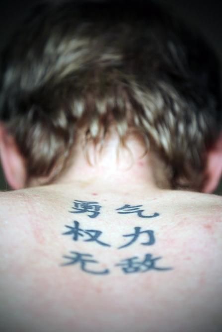 A tattoo on the neck of Bart Wellens.