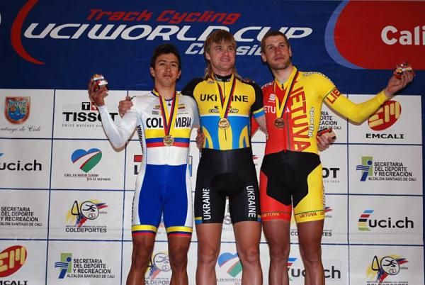 Men's 4000m pursuit podium (l-r): Juan Esteban Arango Carvajal (Colombia), 2nd; Vitaliy Popkov (Ukraine), 1st; Gediminas Bagdonas (Lithuania), 3rd.
